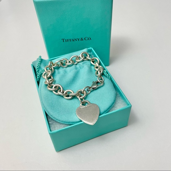 Tiffany & Co. Sterling Silver Heart Charm Chain Bracelet. - Picture 2 of 7